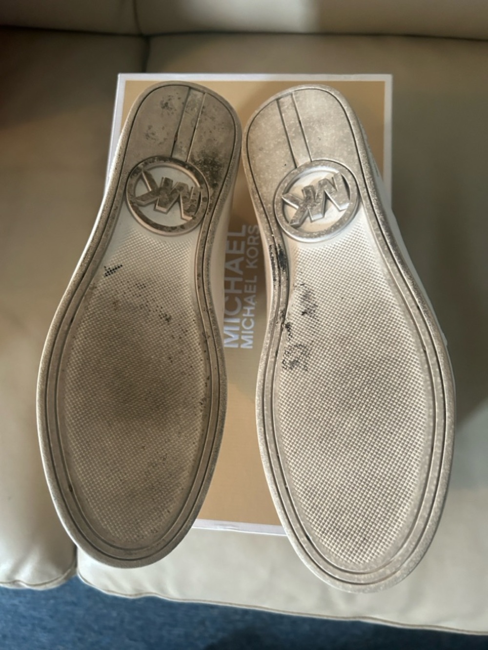 “SEND UR REASONABLE OFFER” 😉 Michael Kors White Leather Triple-Velcro Sneakers 🥰 - Picture 5 of 6